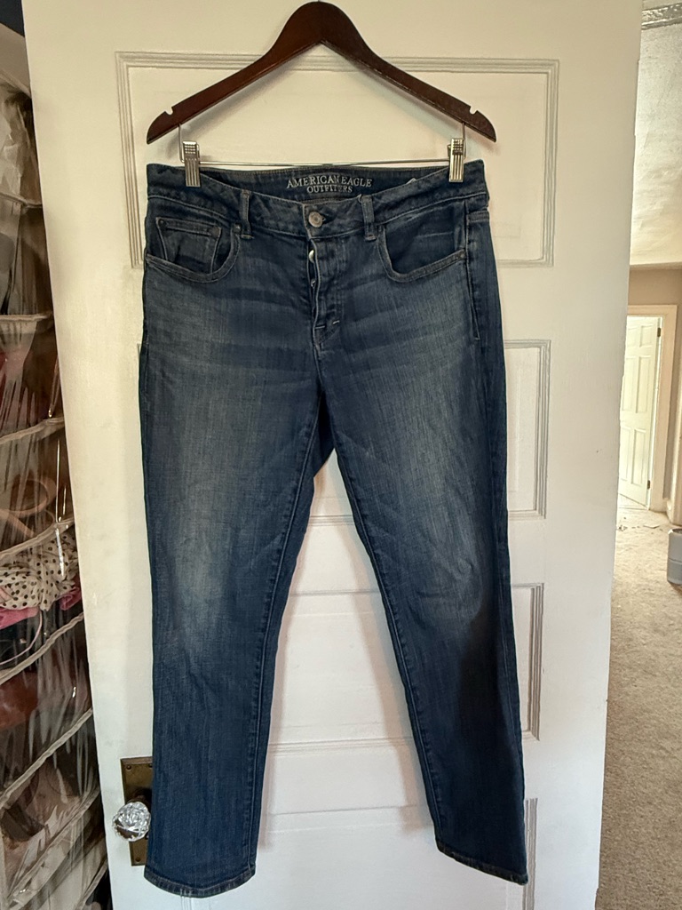 American Eagle Outfitters Women's Faded Dark Blue Straight Leg Jeans